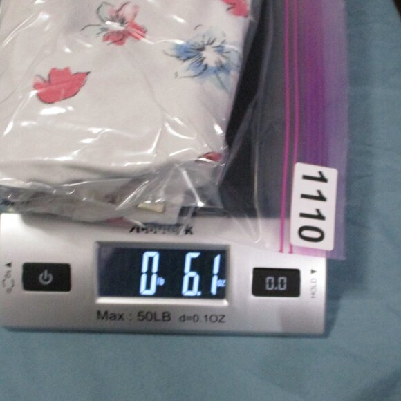 Ann Taylor Chino Short Floral Print White Women Size | 4P - Picture 11 of 11